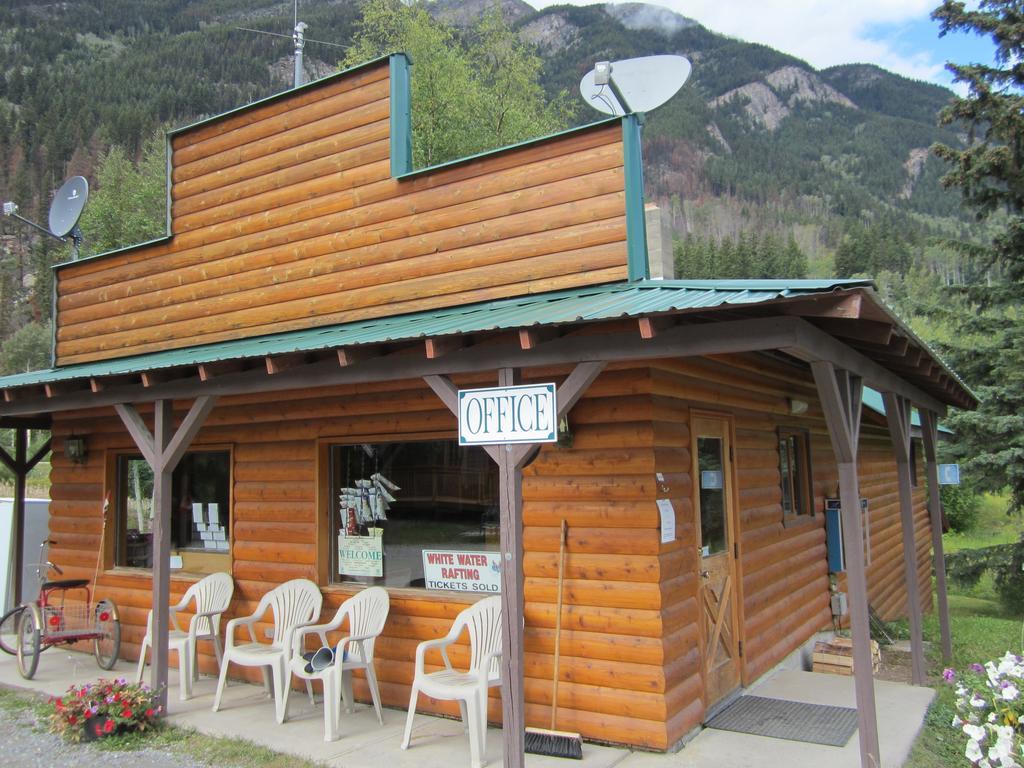 Mount Robson Lodge Экстерьер фото